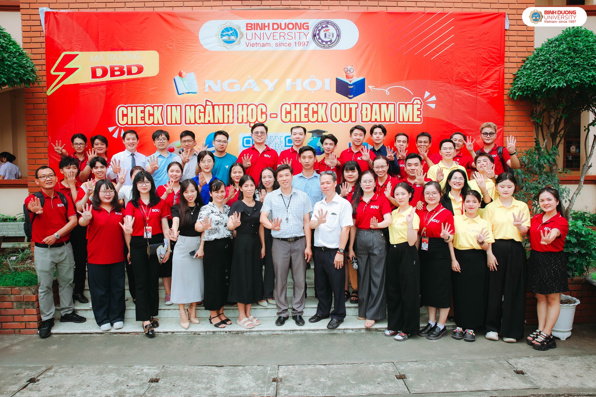 HOẠT ĐỘNG TƯ VẤN TUYỂN SINH VÀ TRẢI NGHIỆM NGÀNH NHẬT BẢN HỌC